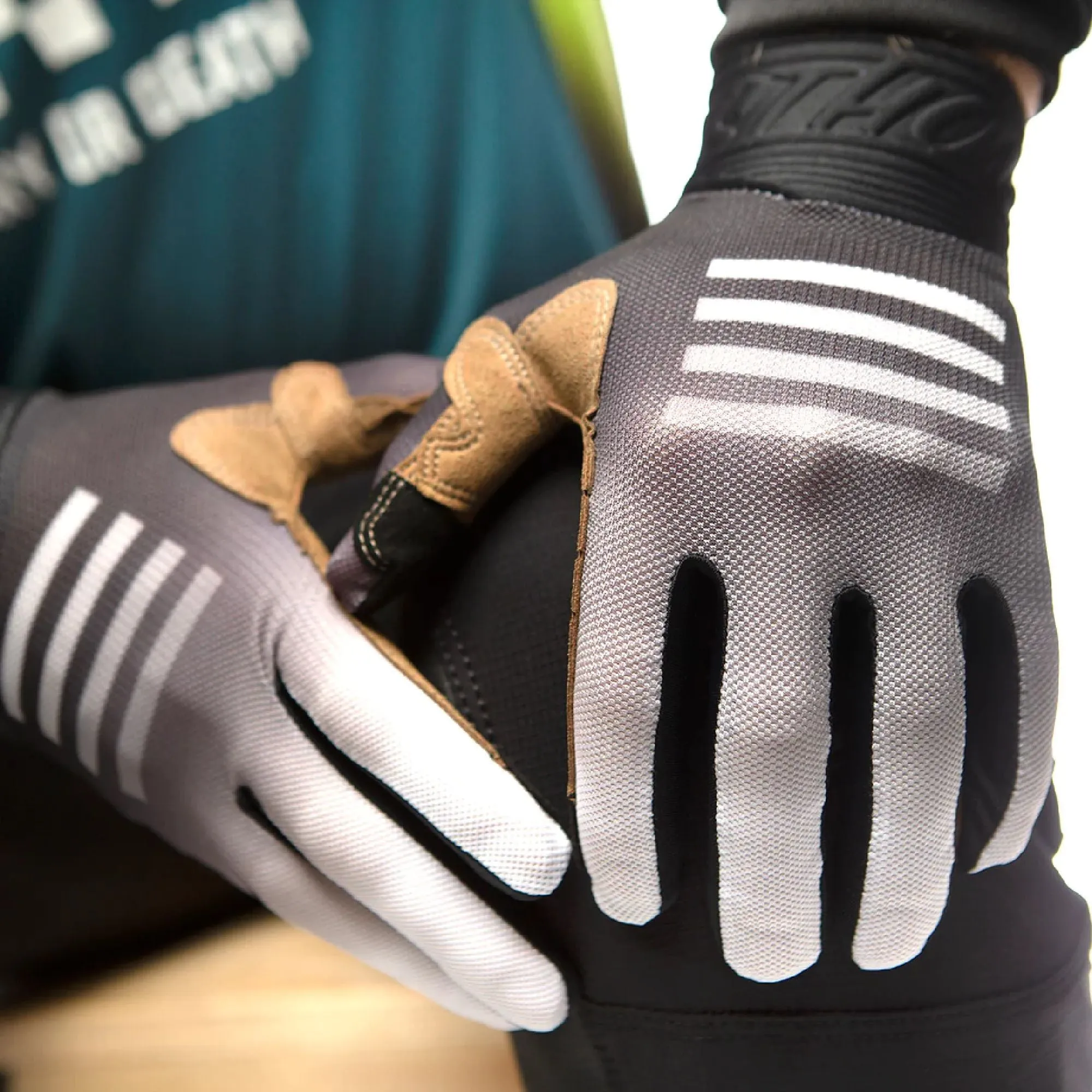 Fasthouse Youth Blitz Fader Glove
